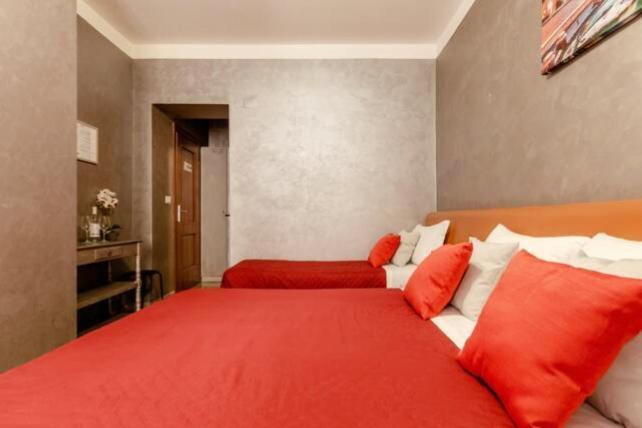 4-Bdr Apt Among Colosseum&Termini 10-People Apartment โรม ภายนอก รูปภาพ